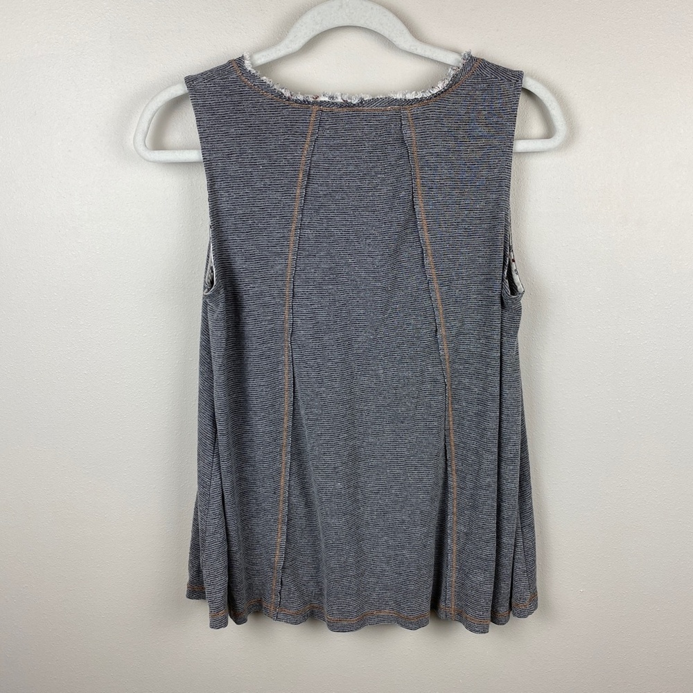 Hem & Thread Tank Top - Size Medium - Picture 4 of 6